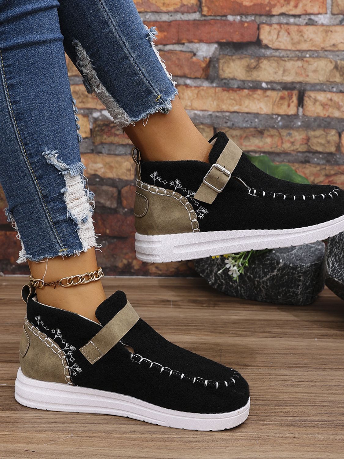 Stylish Round Toe Buckle Shoes with Contrast Detail
