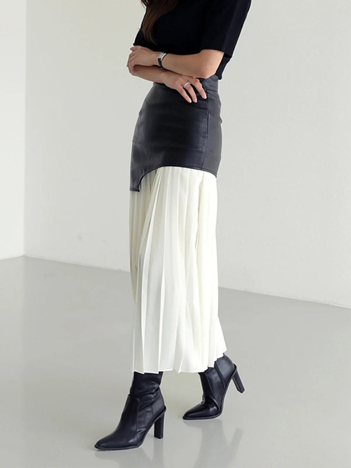 Pleated Leather Trim Contrast High Rise Skirt
